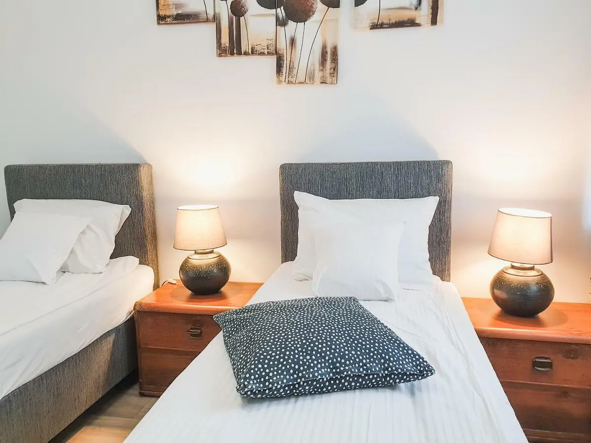 *** מלון דירות ורשה Royal Route Residence פולין