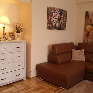 Apartment Kredytowa, Warsaw